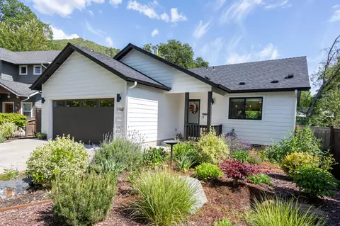1168 NE Bonney Doon Ln, Grants Pass, OR 97526