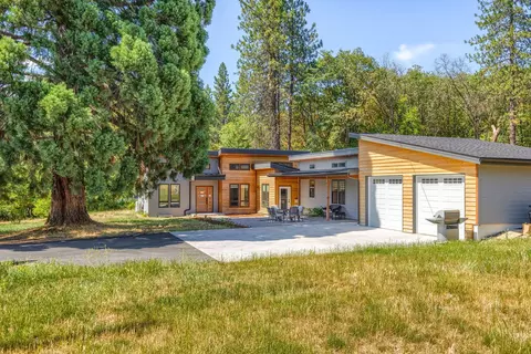 4235 Highland Ave, Grants Pass, OR 97526