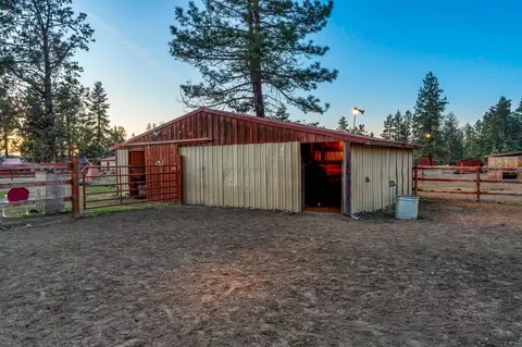 67500 Harrington Loop, Bend, OR 97703 photo 37