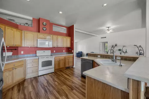 67500 Harrington Loop, Bend, OR 97703 photo 13