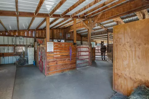 67500 Harrington Loop, Bend, OR 97703 photo 38