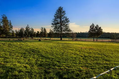 67500 Harrington Loop, Bend, OR 97703 photo 71