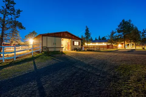 67500 Harrington Loop, Bend, OR 97703 photo 24