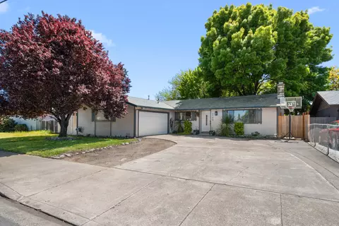 2190 Delta Waters Rd, Medford, OR 97504