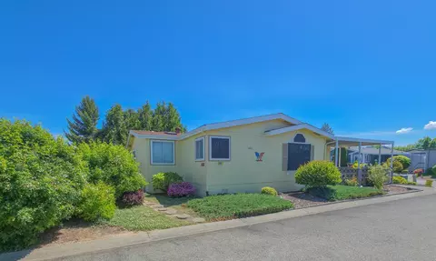 215 Whispering Willow Dr, Grants Pass, OR 97527