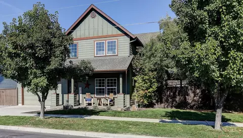 1494 NE Rumgay Ln, Bend, OR 97701