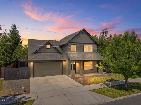 1494 NE Rumgay Ln, Bend, OR 97701