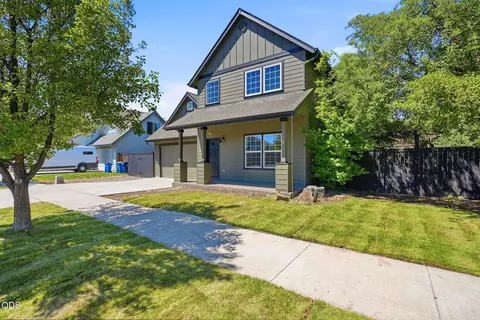 1494 NE Rumgay Ln, Bend, OR 97701