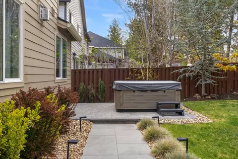 Exterior - 19769 Chicory Ave, Bend, OR 97702 photo 6 of 14
