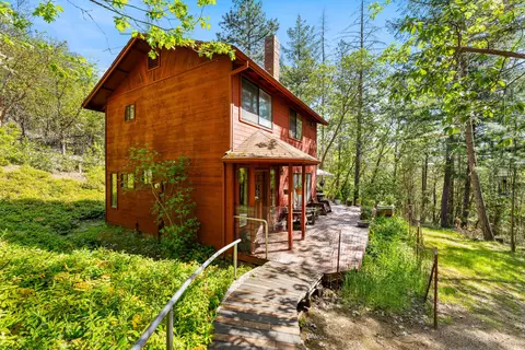 1610 Jumpoff Joe Creek Rd, Grants Pass, OR 97526