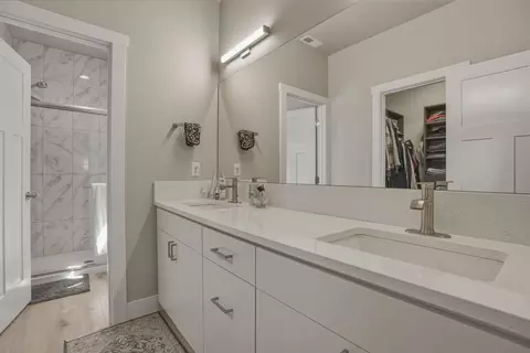 Bath - 20546 Aberdeen Ct, Bend, OR 97702 photo 1 of 3