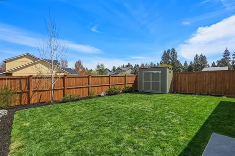 Exterior - 20546 Aberdeen Ct, Bend, OR 97702 photo 6 of 11