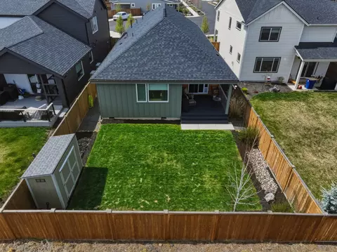 Exterior - 20546 Aberdeen Ct, Bend, OR 97702 photo 7 of 11