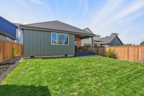 Exterior - 20546 Aberdeen Ct, Bend, OR 97702 photo 4 of 11