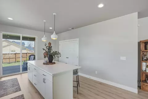 Entry Way - 20546 Aberdeen Ct, Bend, OR 97702 photo 3 of 3
