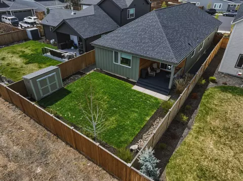 Exterior - 20546 Aberdeen Ct, Bend, OR 97702 photo 8 of 11