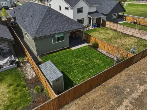 Exterior - 20546 Aberdeen Ct, Bend, OR 97702 photo 9 of 11