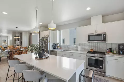 Kitchen - 20546 Aberdeen Ct, Bend, OR 97702 photo 2 of 2