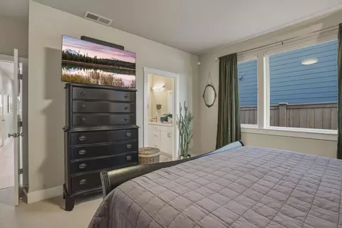Bedroom - 20546 Aberdeen Ct, Bend, OR 97702 photo 2 of 4