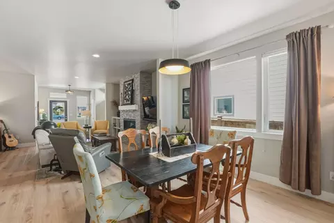 Dining - 20546 Aberdeen Ct, Bend, OR 97702 photo 2 of 2