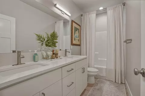 Bath - 20546 Aberdeen Ct, Bend, OR 97702 photo 3 of 3