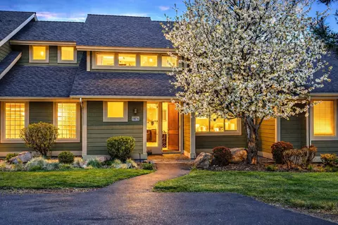 10870 Village Loop, Redmond, OR 97756