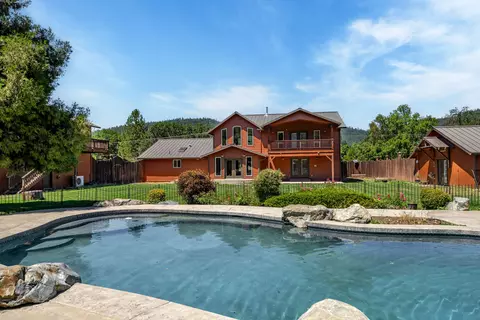6375 Lake Shore Dr, Selma, OR 97538