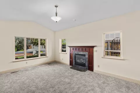 Living - 1054 Pumpkin Ridge Dr, Eagle Point, OR 97524 photo 1 of 4