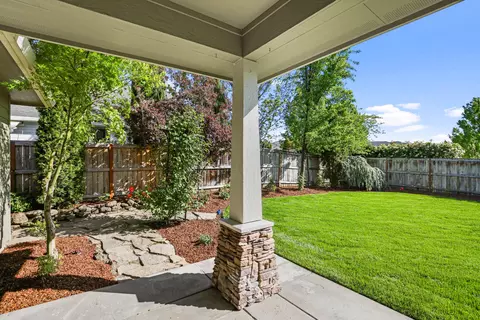 Exterior - 1054 Pumpkin Ridge Dr, Eagle Point, OR 97524 photo 7 of 11