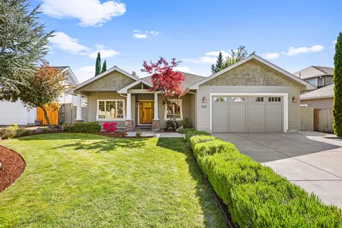 1054 Pumpkin Ridge Dr, Eagle Point, OR 97524
