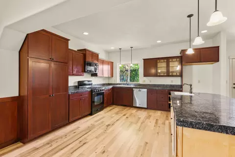 Kitchen - 1054 Pumpkin Ridge Dr, Eagle Point, OR 97524 photo 1 of 3