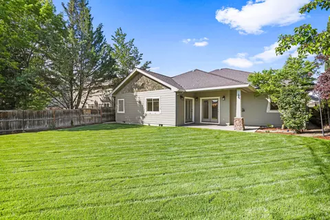 Exterior - 1054 Pumpkin Ridge Dr, Eagle Point, OR 97524 photo 10 of 11