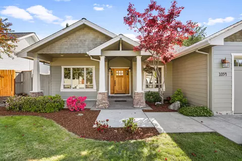 Exterior - 1054 Pumpkin Ridge Dr, Eagle Point, OR 97524 photo 2 of 11