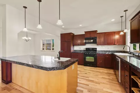 Kitchen - 1054 Pumpkin Ridge Dr, Eagle Point, OR 97524 photo 3 of 3