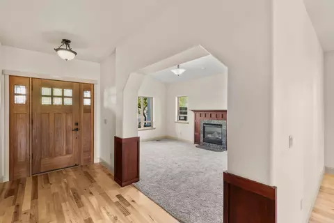 Entry Way - 1054 Pumpkin Ridge Dr, Eagle Point, OR 97524 photo 2 of 4