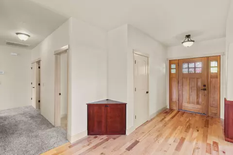 Entry Way - 1054 Pumpkin Ridge Dr, Eagle Point, OR 97524 photo 3 of 4