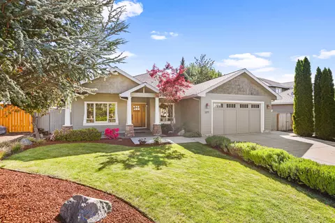Exterior - 1054 Pumpkin Ridge Dr, Eagle Point, OR 97524 photo 3 of 11