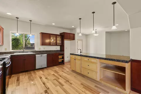 Kitchen - 1054 Pumpkin Ridge Dr, Eagle Point, OR 97524 photo 2 of 3