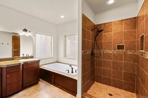 Bath - 1054 Pumpkin Ridge Dr, Eagle Point, OR 97524 photo 3 of 3