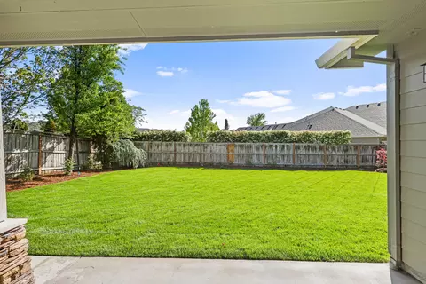 Exterior - 1054 Pumpkin Ridge Dr, Eagle Point, OR 97524 photo 9 of 11