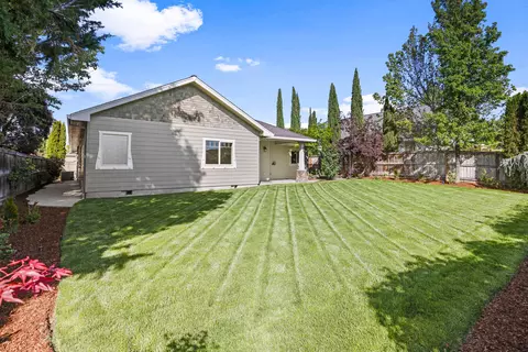 Exterior - 1054 Pumpkin Ridge Dr, Eagle Point, OR 97524 photo 11 of 11