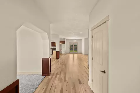 Entry Way - 1054 Pumpkin Ridge Dr, Eagle Point, OR 97524 photo 1 of 4