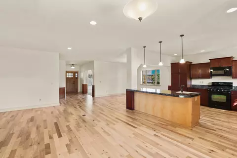 Living - 1054 Pumpkin Ridge Dr, Eagle Point, OR 97524 photo 4 of 4