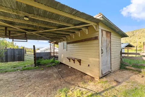 Exterior - 2401 E Fork Rd, Williams, OR 97544 photo 7 of 12