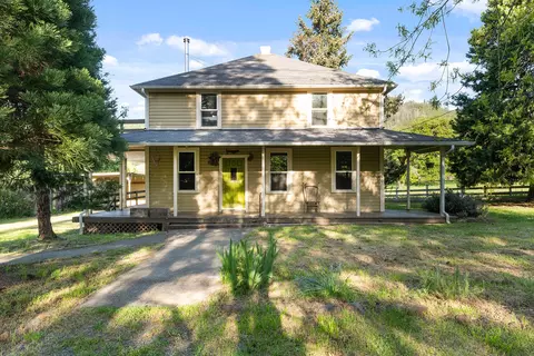 2401 E Fork Rd, Williams, OR 97544