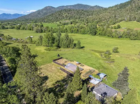 2401 E Fork Rd, Williams, OR 97544