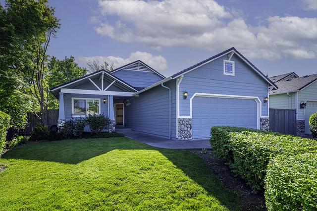 923 Village Cir, Medford, OR 97504
