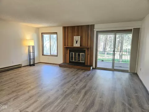 821 E Desperado Trl UNIT 201, Sisters, OR 97759