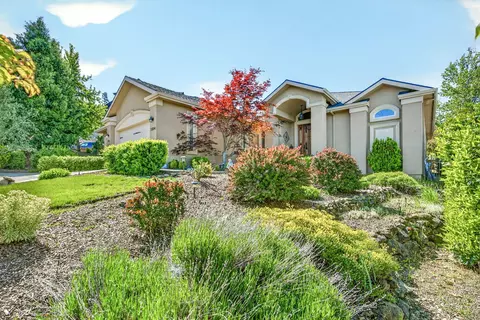 1284 Poppy Ridge Dr, Eagle Point, OR 97524