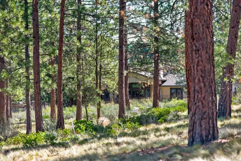 Exterior - 3324 NW Shevlin Rdg, Bend, OR 97703 photo 5 of 10